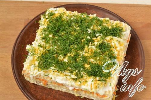 Закусочный торт из вафельных коржей с консервами. 06