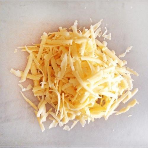 Слоеное тесто ветчина яйцо сыр. Слойки с яйцом, ветчиной и сыром.