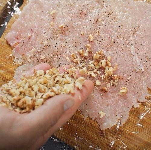 Паровой куриный рулет с мандаринами и черносливом. 03