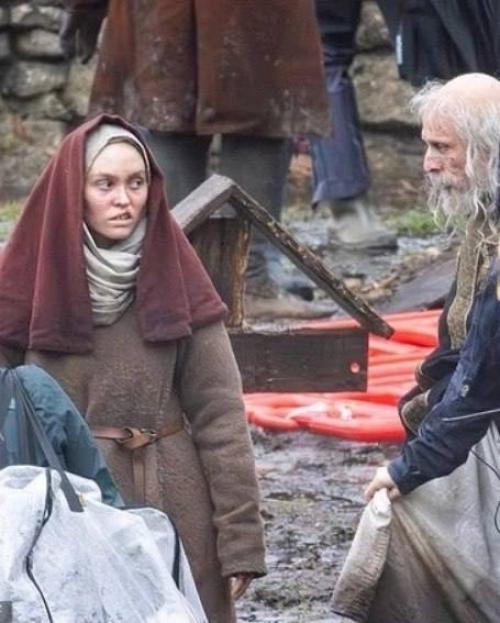 Лили - Роуз депп совершила поразительное перевоплощение для своей новой роли в фильме 