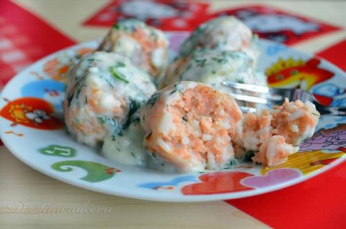 Чевапчичи.  Атака.  Ингредиенты: Фарш говяжий до 10%- 500 г. Лук - 1 шт.