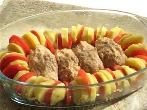 Запеченные куриные котлетки с гарниром Полосатый Рейс. 04