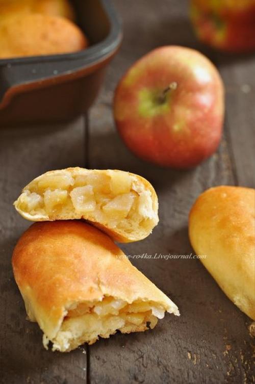 Пирожки печеные с яблочной и капустной начинкой. 01