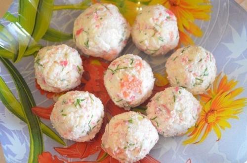 Сырные шарики с крабовыми палочками. 06