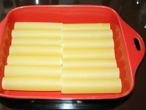 Каннеллоне с мясом и соусом бешамель. 02