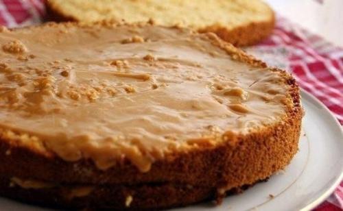 Медовый бисквит.  Очень вкусный нежный бисквит, в меру пахнет медом, тает во рту! 07