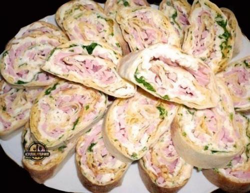 Закуска из сыра и ветчины.