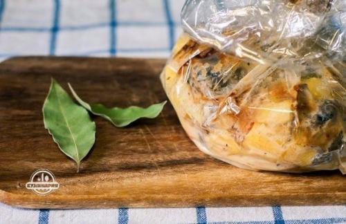 Запеченная картошечка с грибами и сметаной.