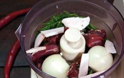 Люля-кебаб из говядины на шампурах. 01