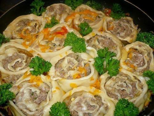 Гусарики.  Еще их называют - ленивые пельмени, штрудли, розочки.