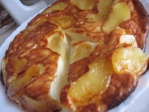 Ароматная творожная выпечка с яблоками.