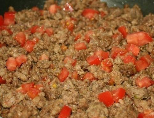 Каннеллоне с мясом и соусом бешамель. 01