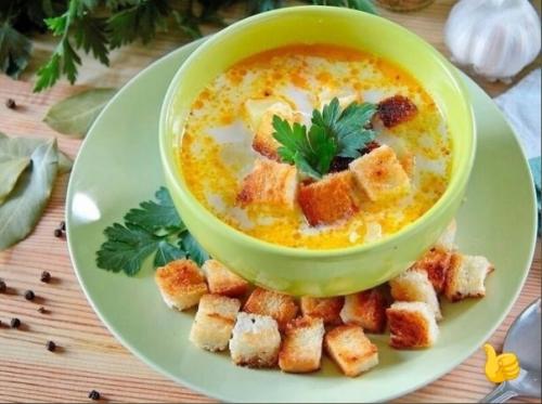 Суп с курицей, рисом и плавленым сыром. Суп с курицей, рисом и плавленым сыром.