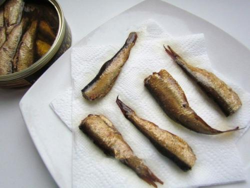 Фаршированные яйца со шпротами и красной икрой. 06