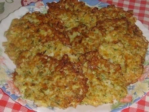 Капустные оладушки с сырком.