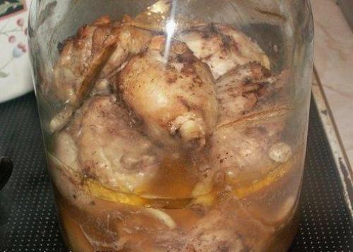 Курочка в банке.