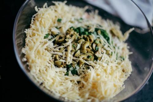 Праздничные закуски.  Роллы с сыром и салями: 06