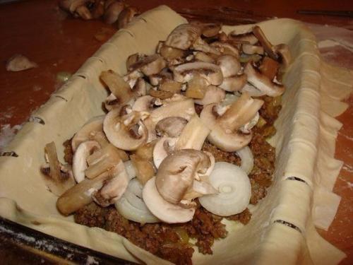 Быстрый мясной пирог с грибами. 03