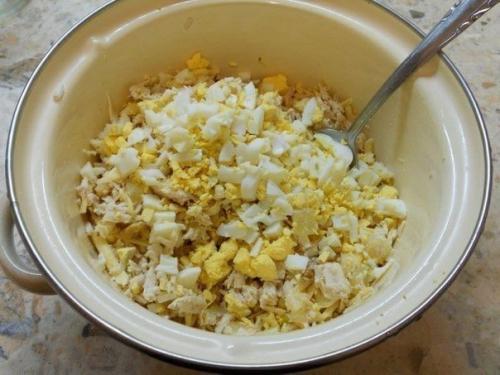 Салат с курицей и ананасом в тарталетках. 03