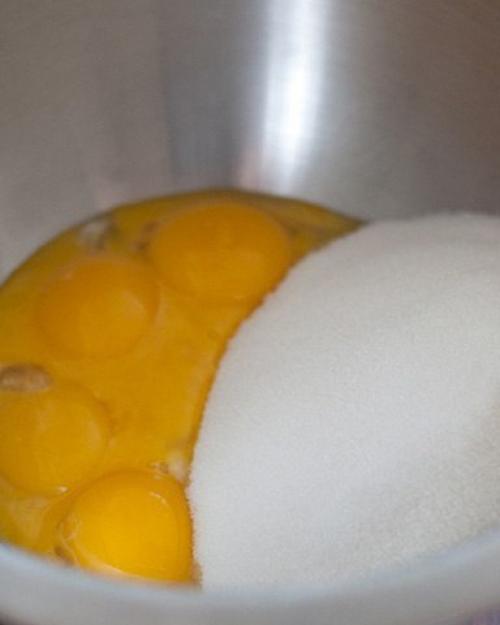 Шоколадный торт.  Очень мягкие, шоколадные, рассыпчатые и нежные, сочные и влажные коржи, тающие во рту … они не оставят равнодушным никого? 01