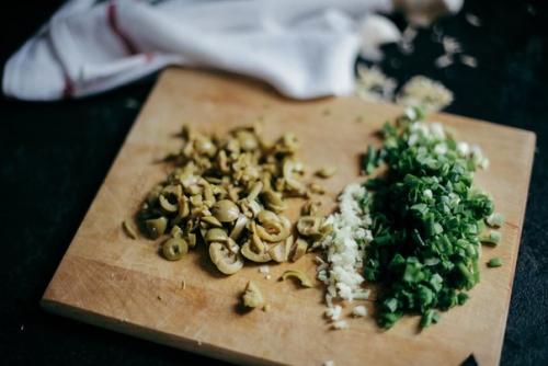 Праздничные закуски.  Роллы с сыром и салями: 04