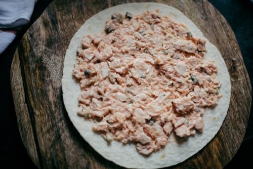 Праздничные закуски.  Роллы с сыром и салями: 07