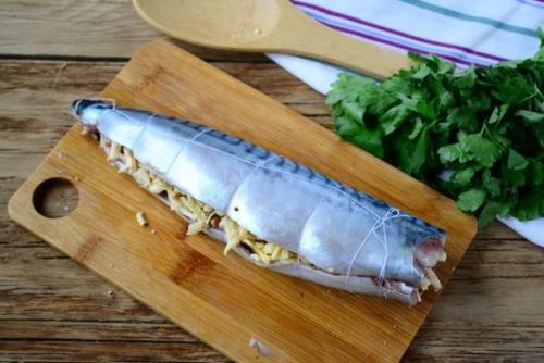 Запеченная скумбрия с орехово - сырной начинкой. 04