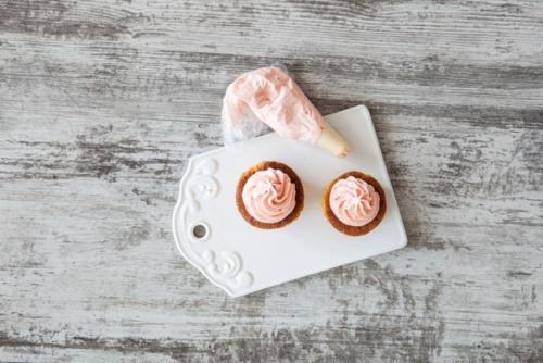 Ванильные капкейки с клубникой. 08