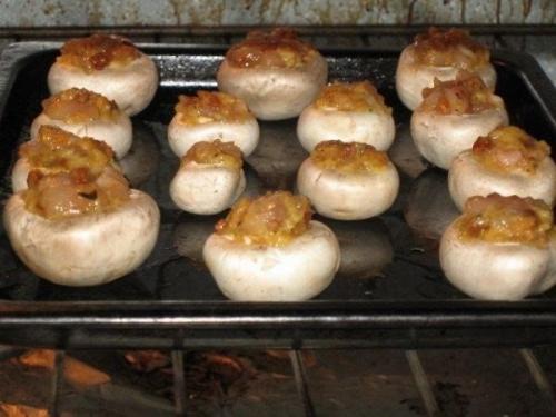 Фаршированные шампиньоны.  Ингредиенты: