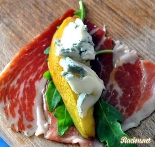 Праздничная закуска с грушами и мясом. 01