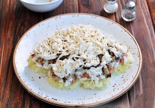 Салат Собачка с копченой курицей и грибами? 04