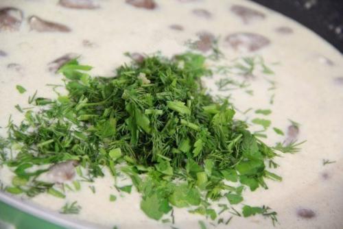 Куриные сердечки в сырном соусе. 06