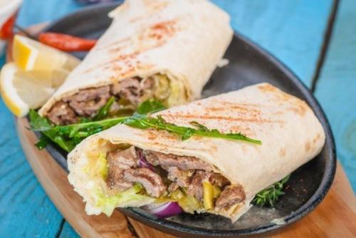 Домашняя шаурма в лаваше.