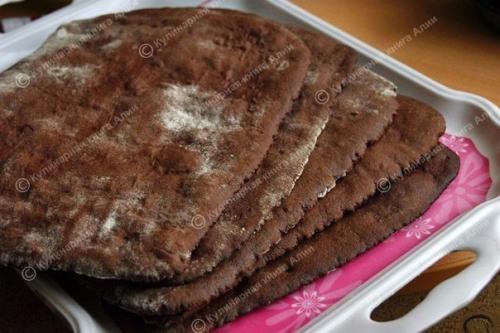 Торт Спартак.   Торт Спартак - это медовик с заварным кремом и шоколадными медовыми коржами. 04