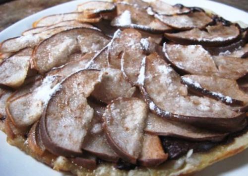 Пирог с грушами и шоколадом.