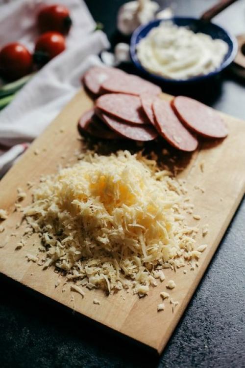 Праздничные закуски.  Роллы с сыром и салями: 01