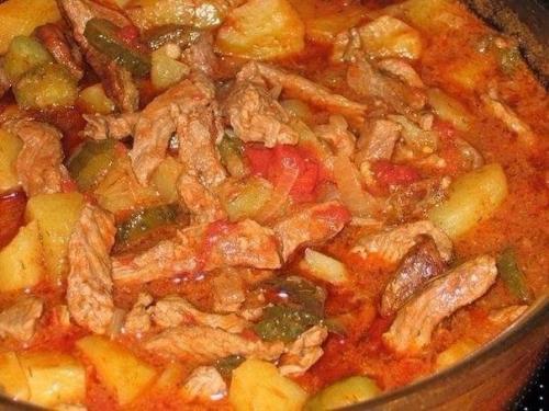Сочное наваристое азу очень вкусное и сытное.