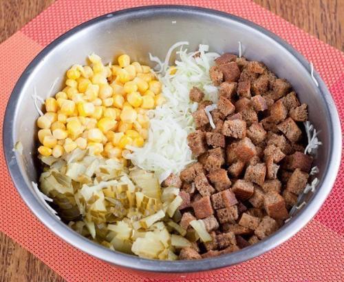 Салат с сухариками. 04