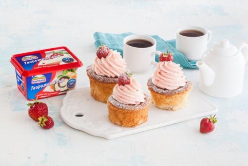 Ванильные капкейки с клубникой. 09