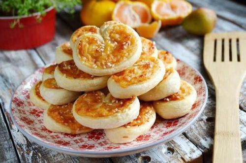 Слоеные Ушки на закуску.