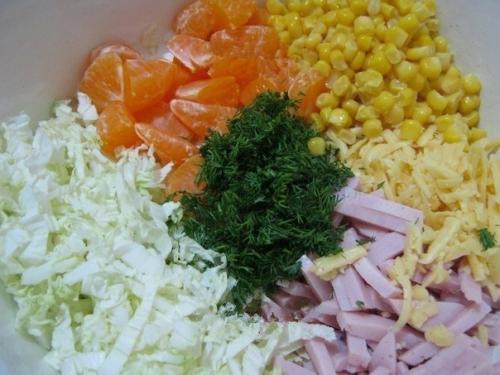 Салат Новогодний.  Салат с мандаринами превосходно подходит к праздничному столу. 04