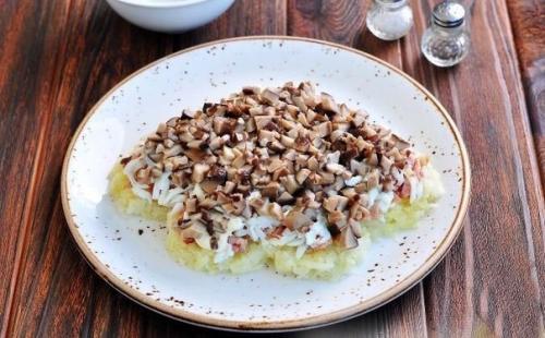 Салат Собачка с копченой курицей и грибами? 03