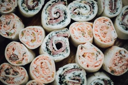 Праздничные закуски.  Роллы с сыром и салями: 08