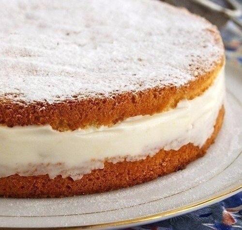 Торт с ананасами. Торт с нежнейшим творожным кремом и ананасами.