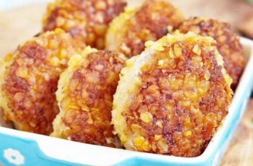 Суперпышные и вкусные котлетки из куриного фарша с овсяными хлопьями.