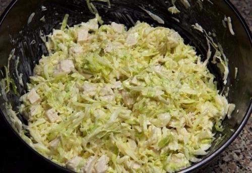 Салат из свежей капусты с курицей. 07