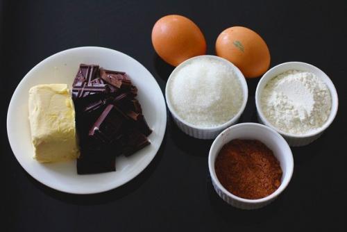 Шоколадный фондан.  Ингредиенты (на 4 небольшие порции: 01