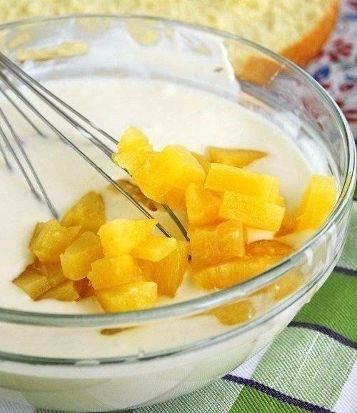 Торт с ананасами. Торт с нежнейшим творожным кремом и ананасами.