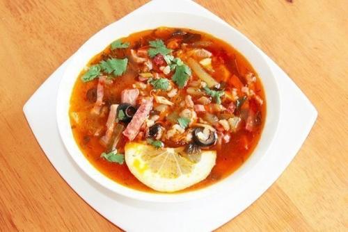 Солянка мясная сборная.
