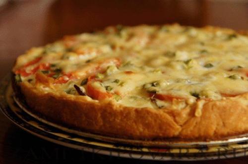 Сырный пирог с рыбой и луком. Сырный пирог с рыбой и луком.